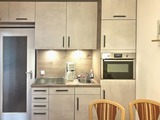 Ferienwohnung in Dahme - Berolina - K&uuml;che mit Mikrowelle und Geschirrsp&uuml;ler