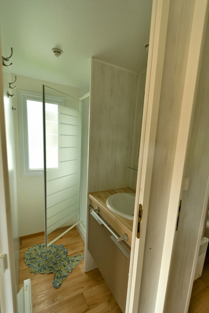 Ferienhaus in Pelzerhaken - Mobilheim M&eacute;diterran&eacute;e im Ferienpark AM WALDRAND - Dusche