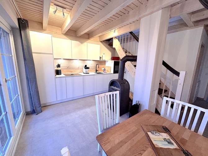 Ferienhaus in Sierksdorf - Pippis Ostsee-Traum - K&uuml;che und Essbereich mit Ausgang auf die Terrasse