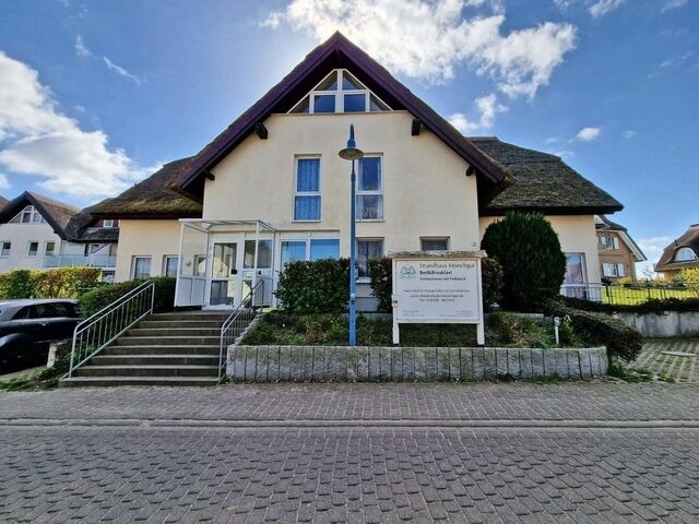 Ferienwohnung in Lobbe - Ferienwohnung 30 - Strandhaus M&ouml;nchgut - Endloser Sandstrand und das weite Meer - Bild 13