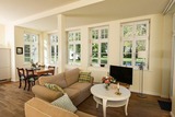 Ferienwohnung in Neuenkirchen (R&uuml;gen) - Gutshaus Grubnow Ferienwohnung 4 mit Hund am Wasser Sauna und WLAN incl. - Bild 4